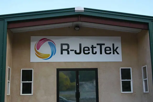 R-JetTek building banner