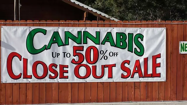 Close-out sale banner
