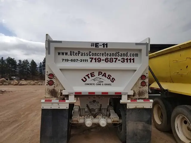 Dump truck tailgate lettering