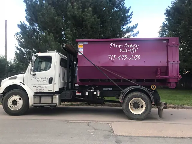 Roll-off truck lettering