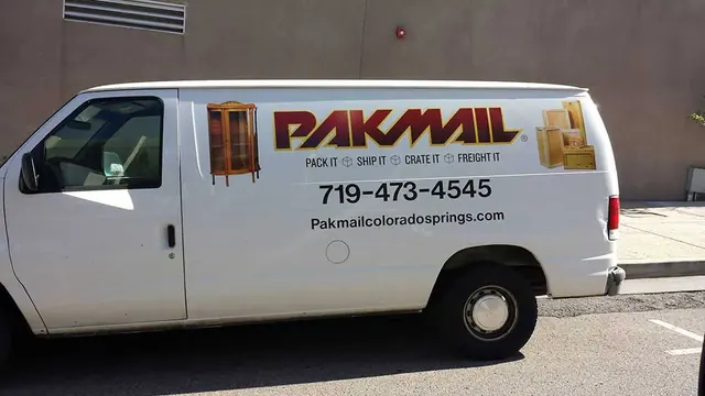 Pak Mail van lettering